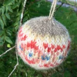 Learn to knit your own Fair Isle xmas bauble