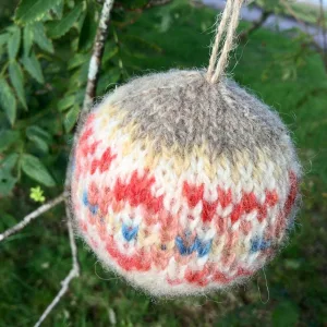 Learn to knit your own Fair Isle xmas bauble